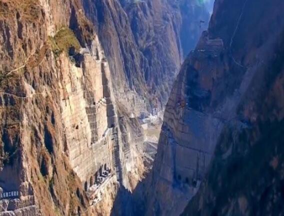 為建烏東德水電站，在峽谷底部挖90米深洞穴，用來干嘛的？