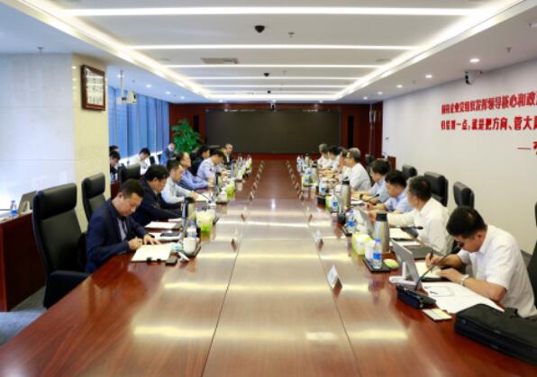 錢智民會(huì)見鞍鋼集團(tuán)董事長(zhǎng)、黨委書記譚成旭