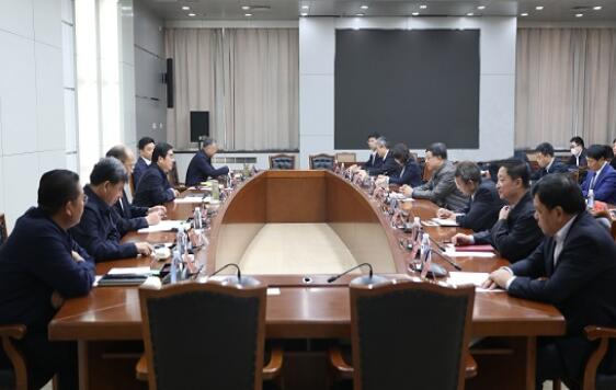 鄧建玲與唐山市委副書記、市長丁繡峰會談