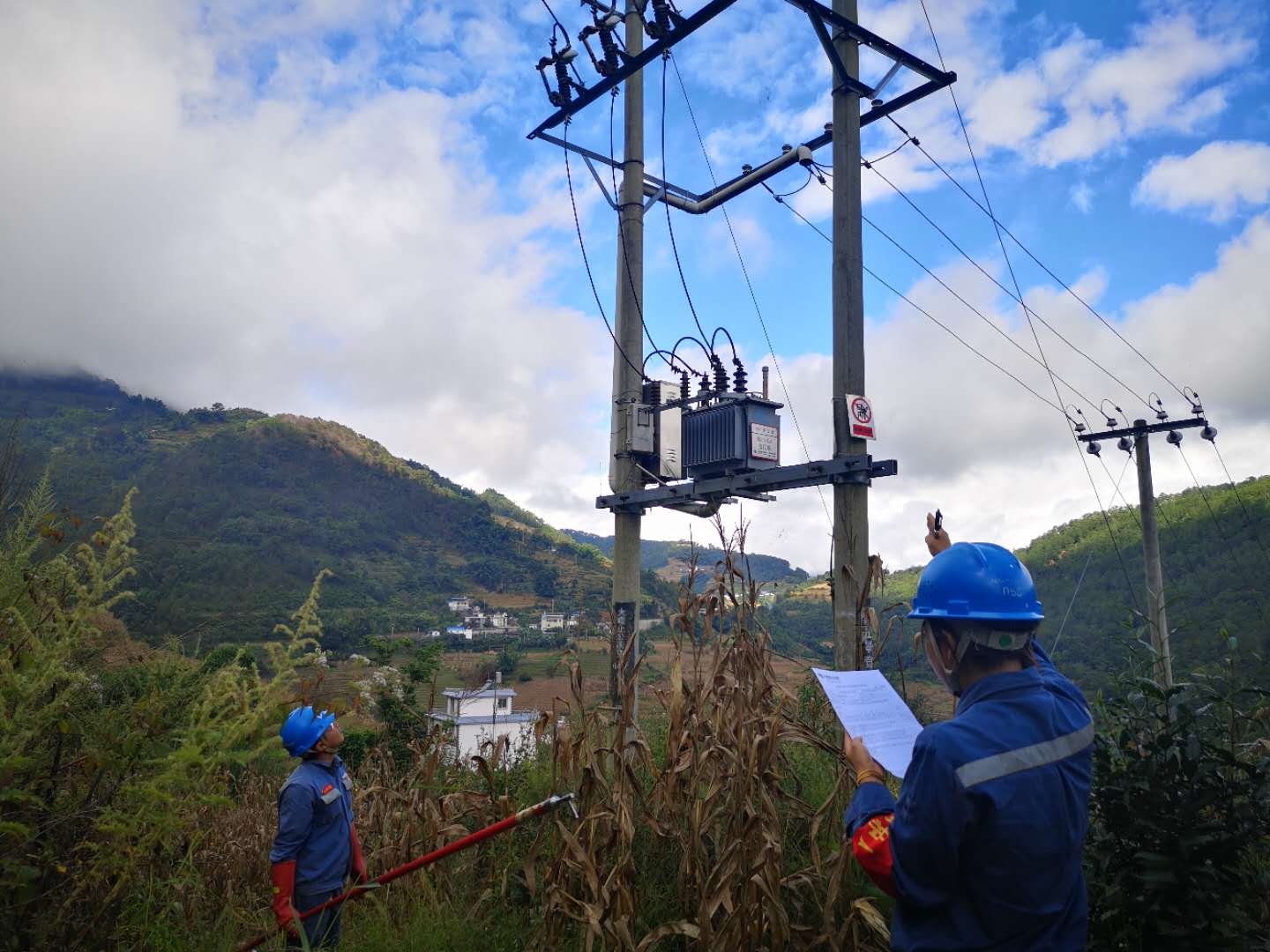 臨滄云縣供電局開展線路維護(hù)改造，全面提升供電可靠性