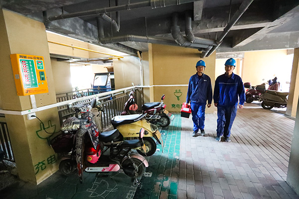 “小電驢”充電更安全了！寧?？h24393個充電接口完成升級改造