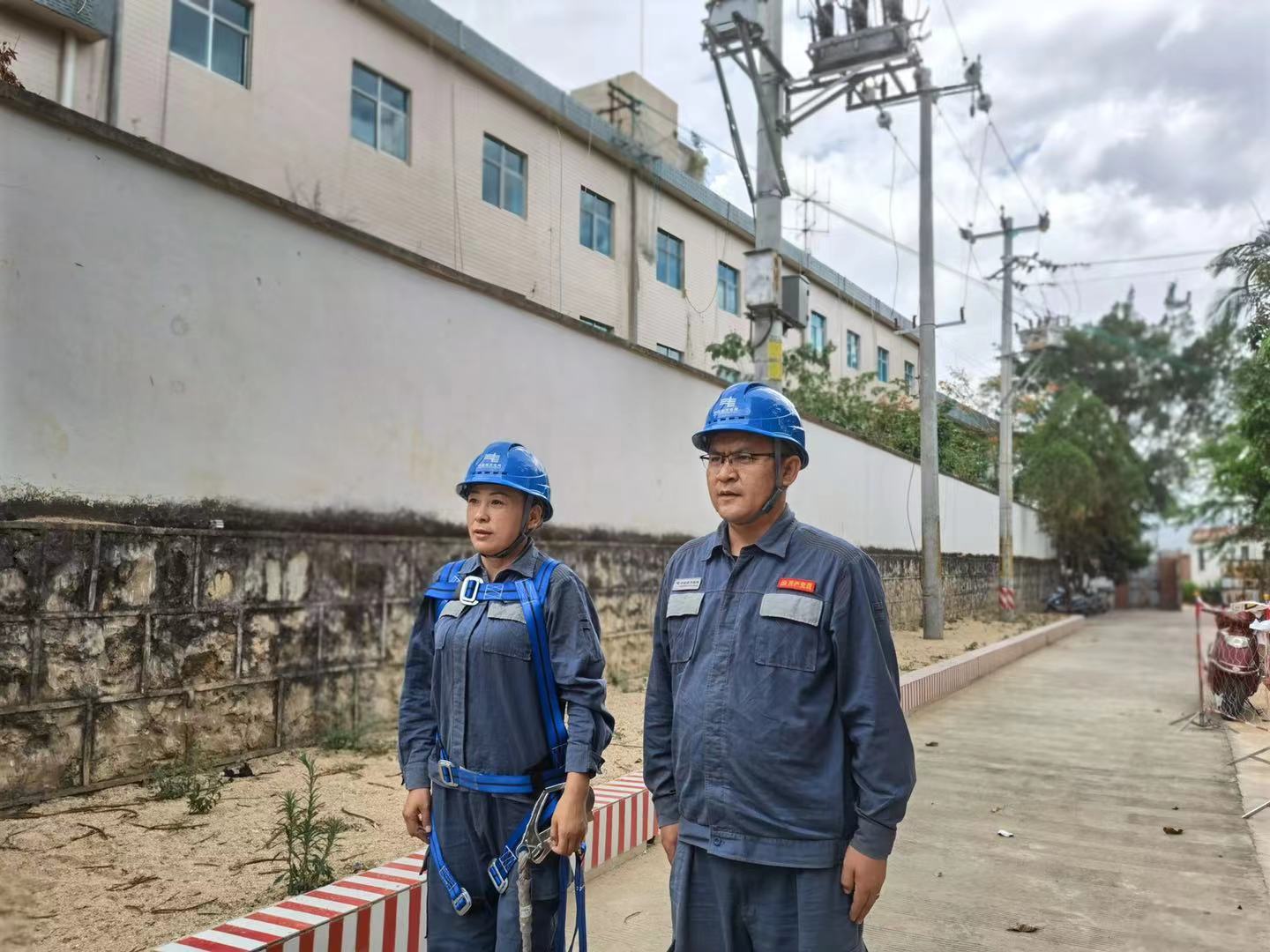 臨滄云縣供電局黨員帶頭開展崗評，促員工技能快速提升