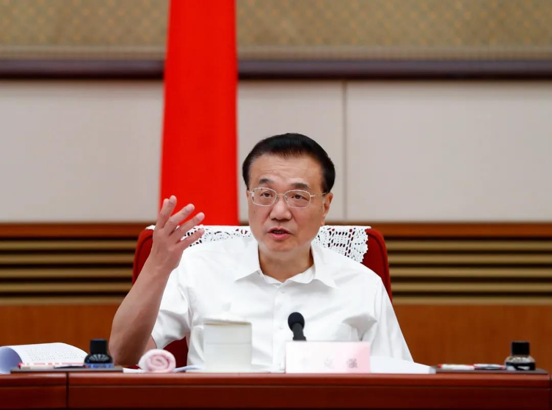 李克強：發(fā)揮西部風、光、水電等優(yōu)勢 建大型清潔能源基地