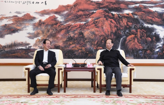 丁焰章拜會內(nèi)蒙古自治區(qū)黨委書記、人大常委會主任石泰峰