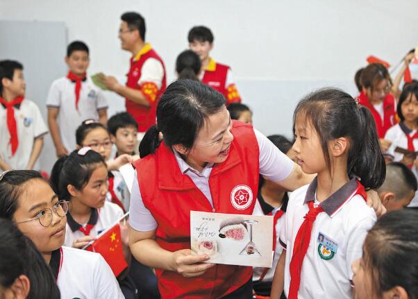 浙江永嘉縣紅十三愛心社25年，幫助4630名貧困學生