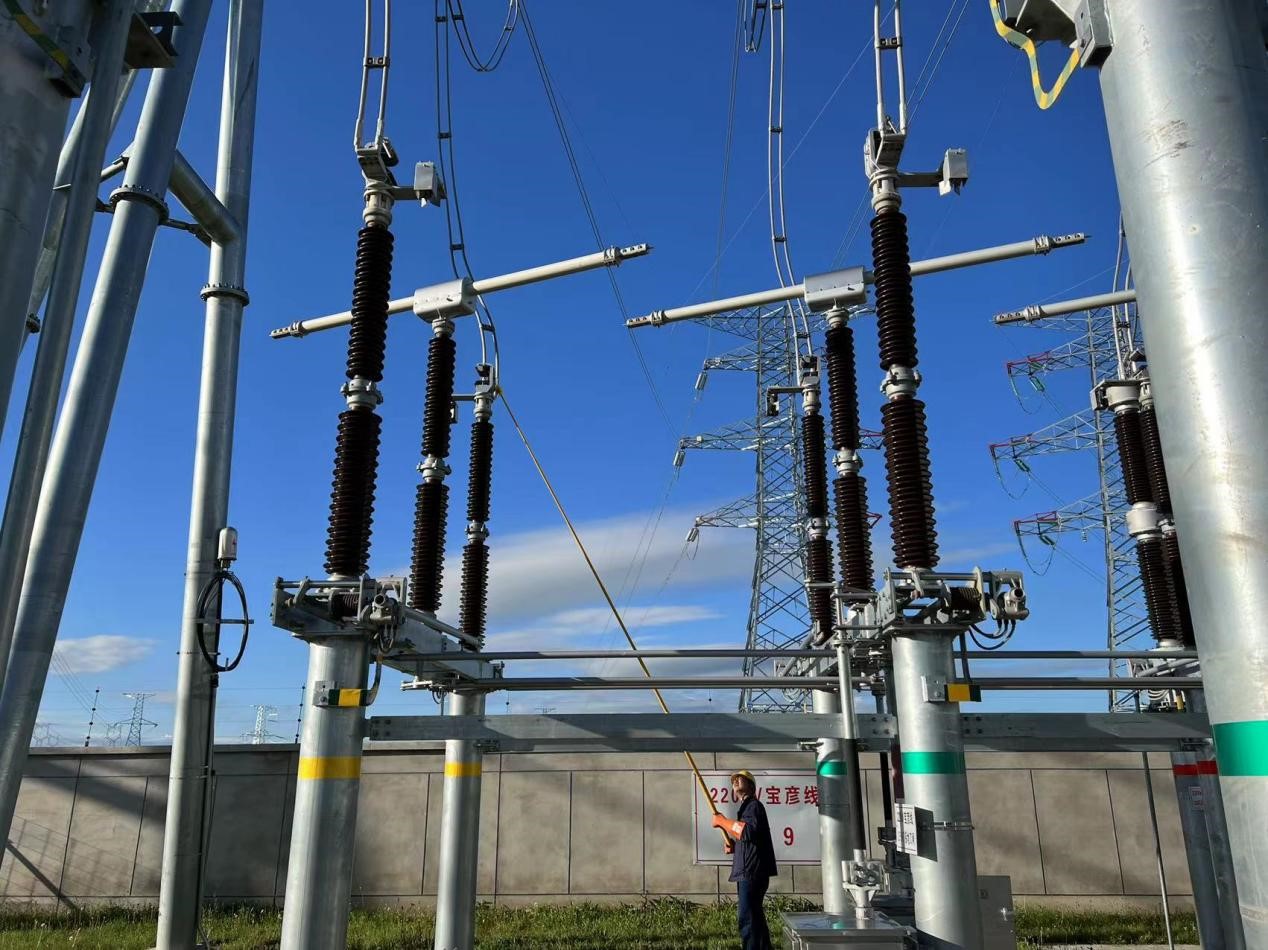 錫林郭勒超高壓供電公司圓滿完成塔寶I、II線間隔啟動工作