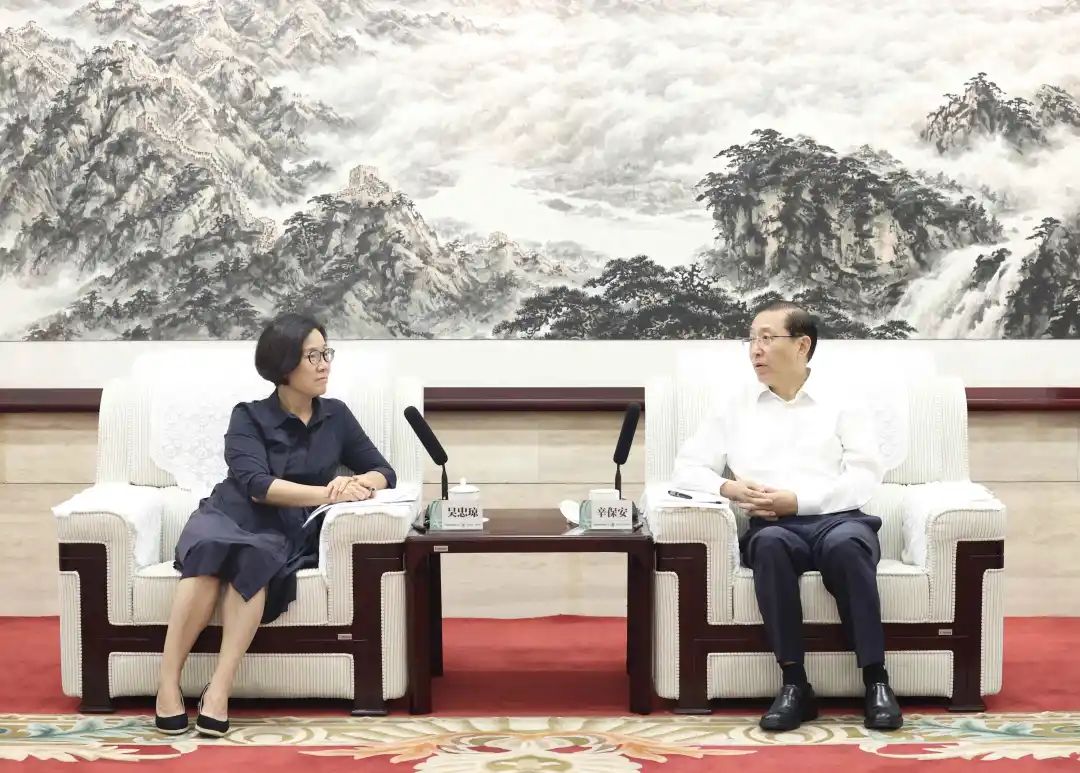 國家電網(wǎng)董事長、黨組書記辛保安與江西省委副書記、贛州市委書記吳忠瓊會談