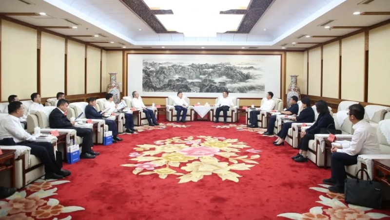 宋海良與內(nèi)蒙古自治區(qū)黨委常委、呼和浩特市委書記包鋼座談