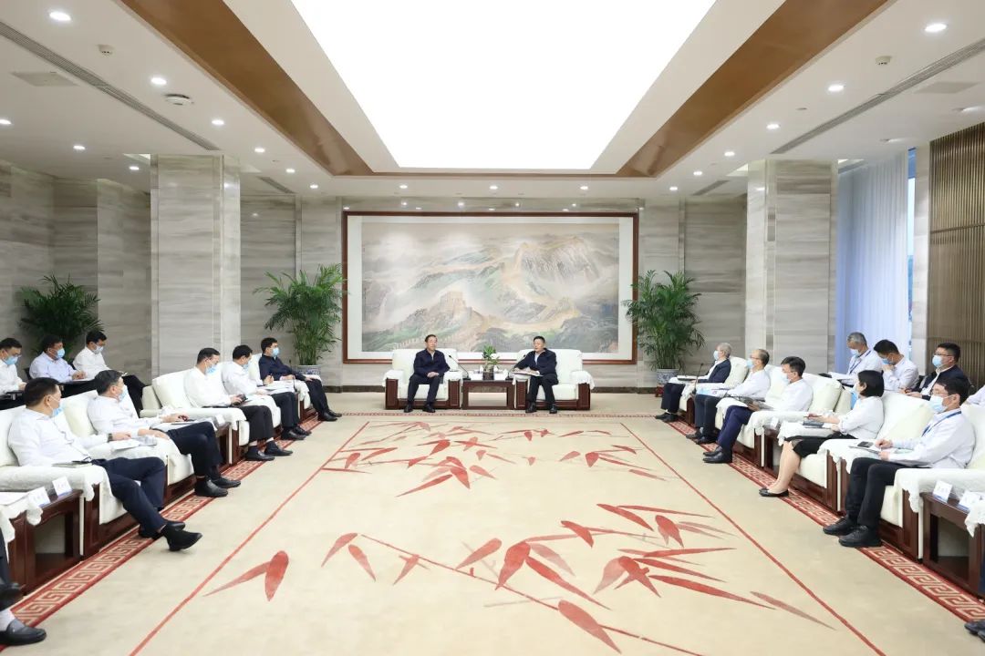 國家電網(wǎng)公司董事長、黨組書辛保安與東方電氣集團(tuán)董事長俞培根、總經(jīng)理徐鵬會(huì)談