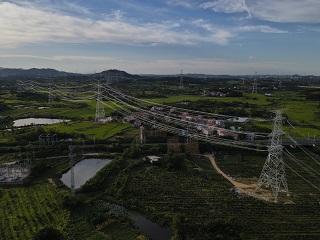 這項(xiàng)工程投產(chǎn)送電，將提高湖北省西電東送通道送電能力