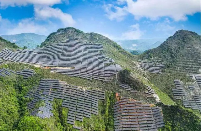 全國首例！吉電股份“大容量、高坡度”集中式山地光伏項(xiàng)目并網(wǎng)