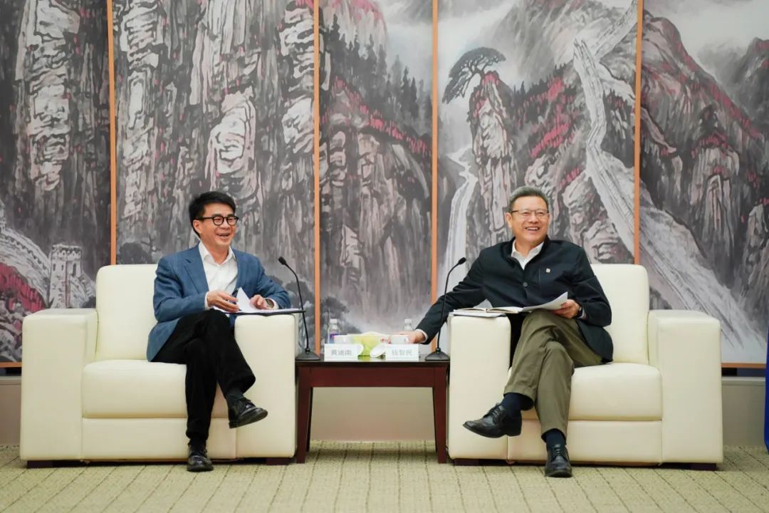國(guó)家電投黨組書(shū)記、董事長(zhǎng)錢(qián)智民會(huì)見(jiàn)申能集團(tuán)黨委書(shū)記、董事長(zhǎng)黃迪南