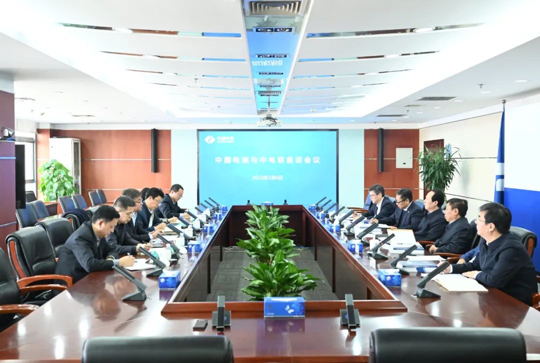 中國電建黨委書記、董事長丁焰章與中國電力企業(yè)聯(lián)合會黨委委員、秘書長郝英杰舉行座談