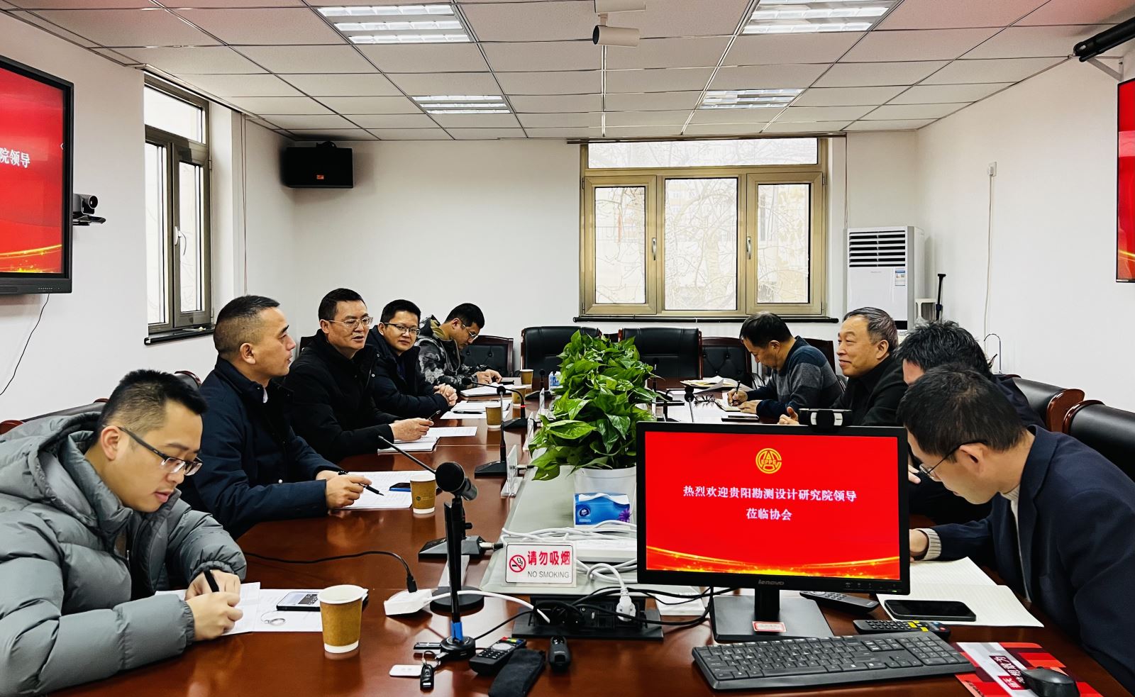 中國(guó)電力規(guī)劃設(shè)計(jì)協(xié)會(huì)李?lèi)?ài)民與中國(guó)電建貴陽(yáng)院、國(guó)網(wǎng)江蘇電力設(shè)計(jì)咨詢(xún)公司領(lǐng)導(dǎo)座談交流