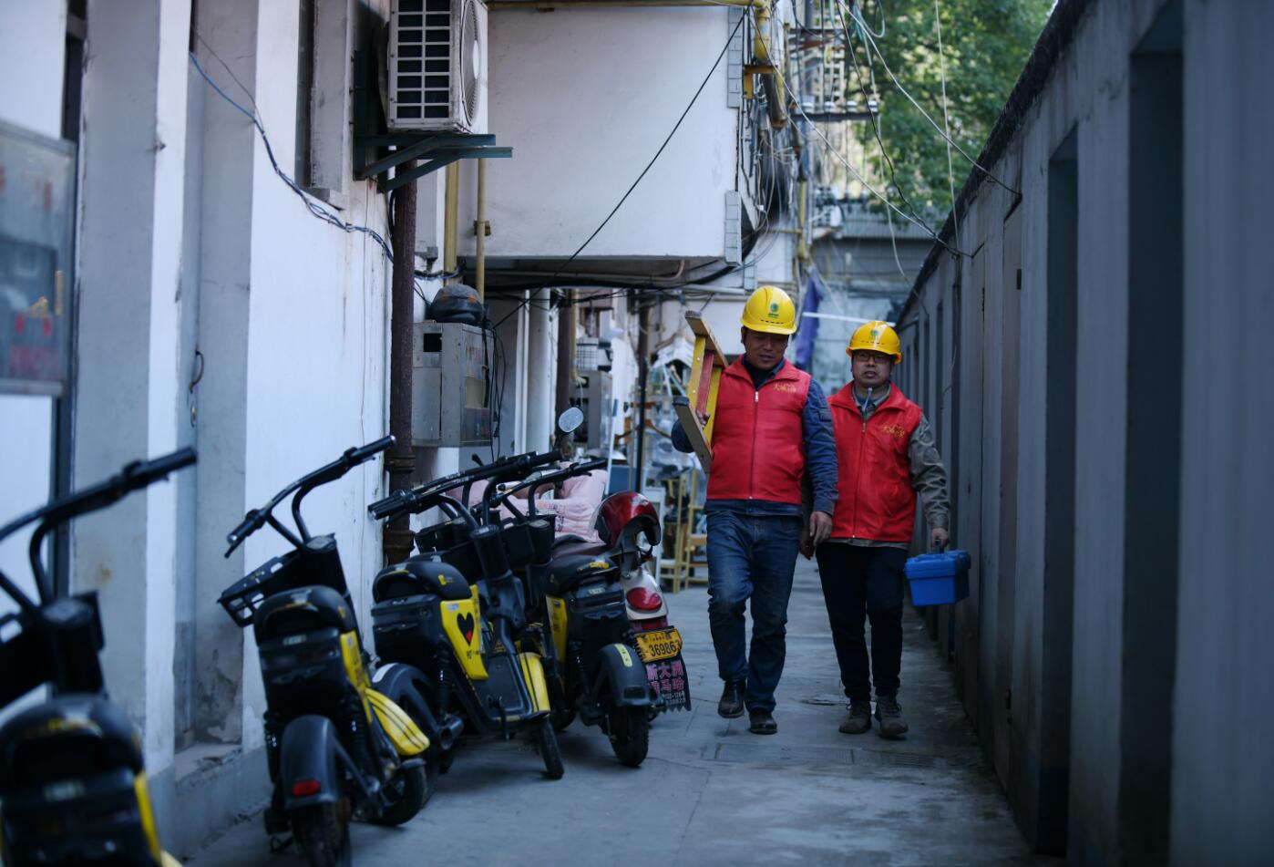 國網(wǎng)余姚市供電公司：“點(diǎn)亮黑樓道2.0”，借“光”照亮居民歸家路