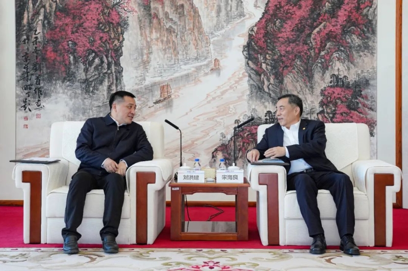 中國(guó)能建黨委書記、董事長(zhǎng)宋海良與云南省委常委、昆明市委書記劉洪建會(huì)談
