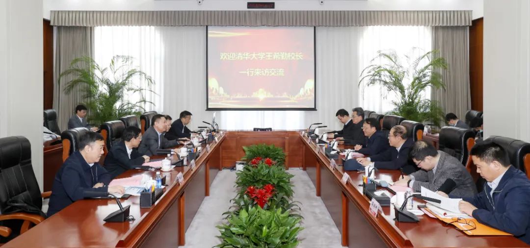 顧軍與清華大學(xué)黨委副書記、校長王希勤會(huì)談