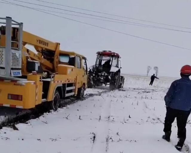 涼城供電公司應(yīng)對雨雪惡劣天氣 積極搶修恢復供電