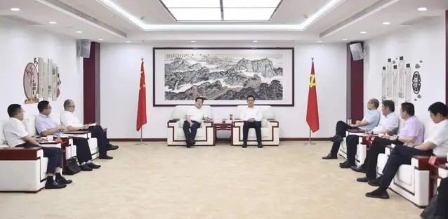 漯河市委書記秦保強、市長黃鈁會見中國電建華中區(qū)總部黨委書記、總經(jīng)理蹇尚友一行