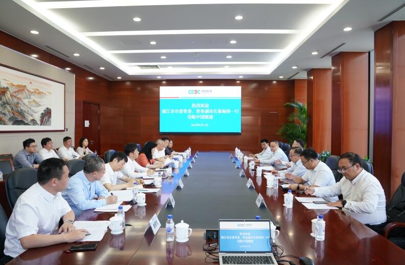 李麗娜與鎮(zhèn)江市委常委、常務(wù)副市長秦海濤會談