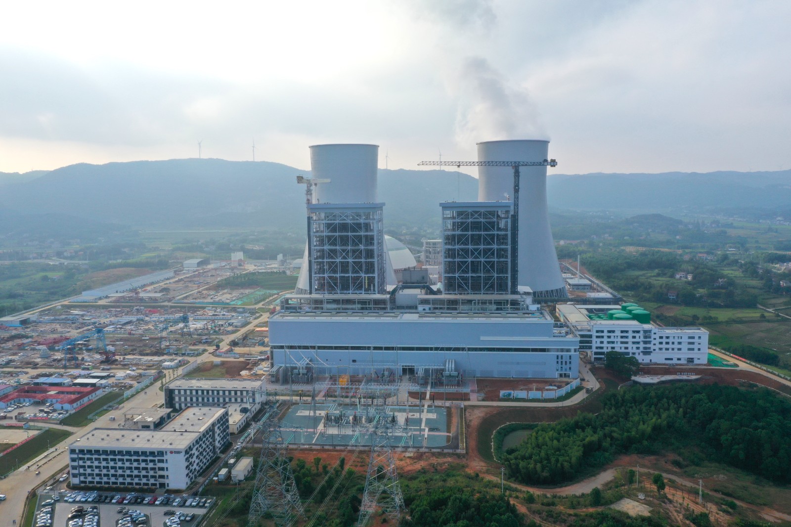 國家能源集團(tuán)岳陽電廠1號機組首次并網(wǎng)成功