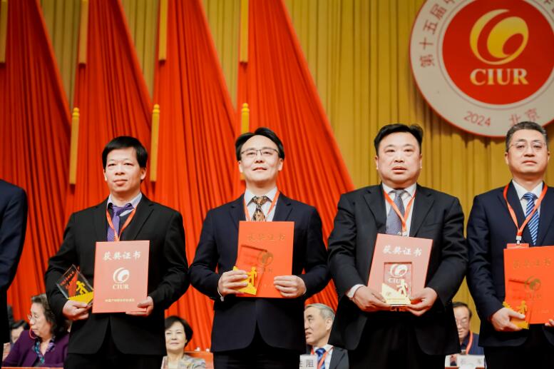 中國(guó)能建綠色建材公司黨委書記、董事長(zhǎng)，綠色先進(jìn)材料研究院院長(zhǎng)蔣洋榮獲“2023年中國(guó)產(chǎn)學(xué)研合作創(chuàng)新獎(jiǎng)”