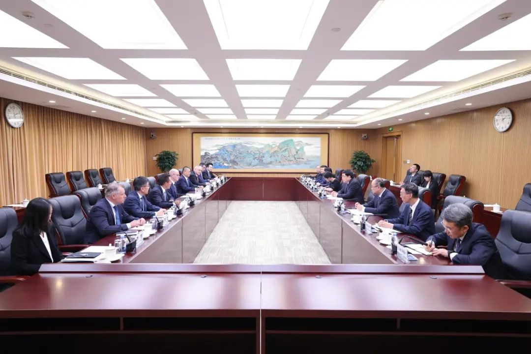 張智剛會(huì)見日立能源總裁方秦、候任總裁沈瑞博