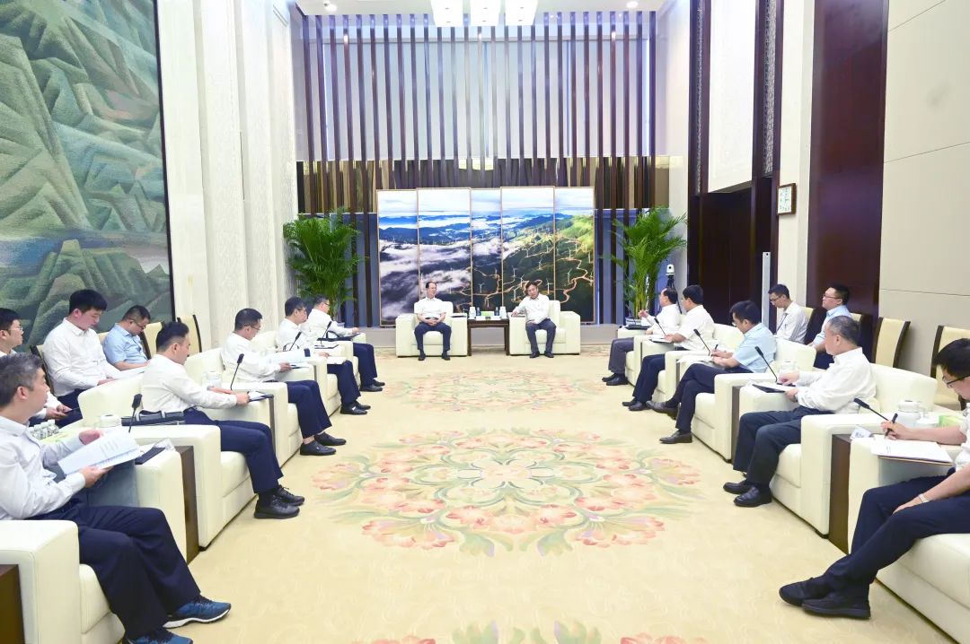 中國(guó)電建黨委書記、董事長(zhǎng)丁焰章與國(guó)家電投黨組書記、董事長(zhǎng)劉明勝會(huì)談