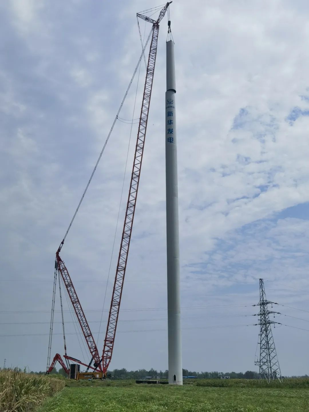 河南省唐河縣東王集、畢店60兆瓦風(fēng)電項目塔筒圓滿完成吊裝