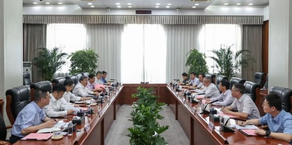 中核集團黨組書記、董事長余劍鋒會見山東大學黨委書記任友群一行