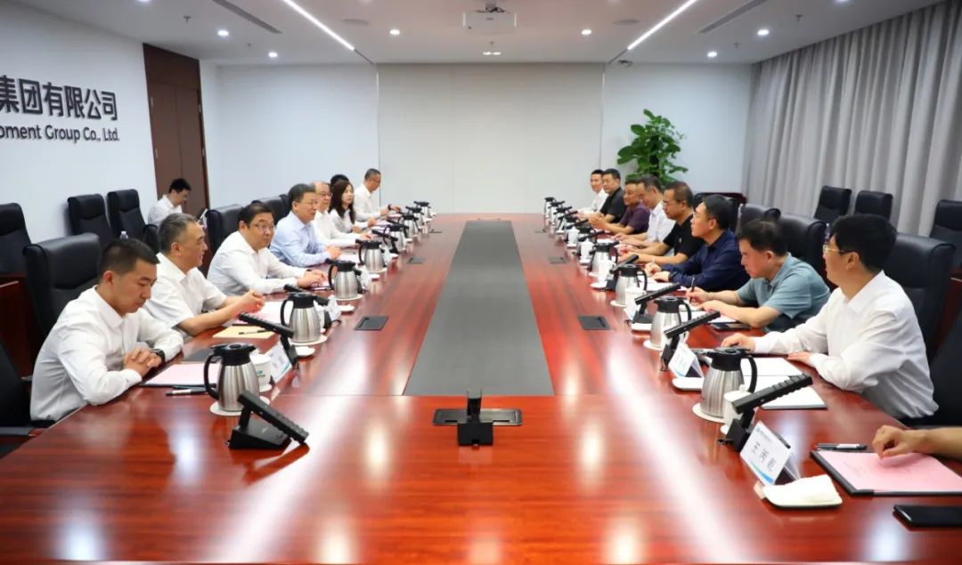 中國電氣裝備黨委書記、董事長李洪鳳會見陜西省人大常委會副主任、寶雞市委書記楊廣亭
