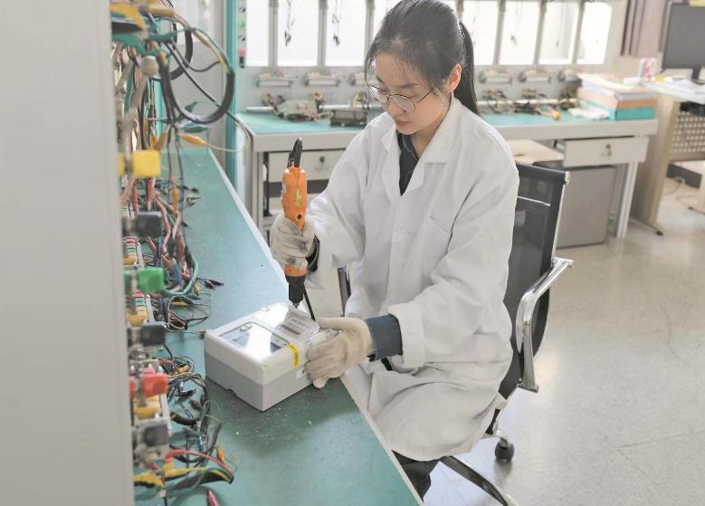 謝超：十年如一日，專和電能表“較真”