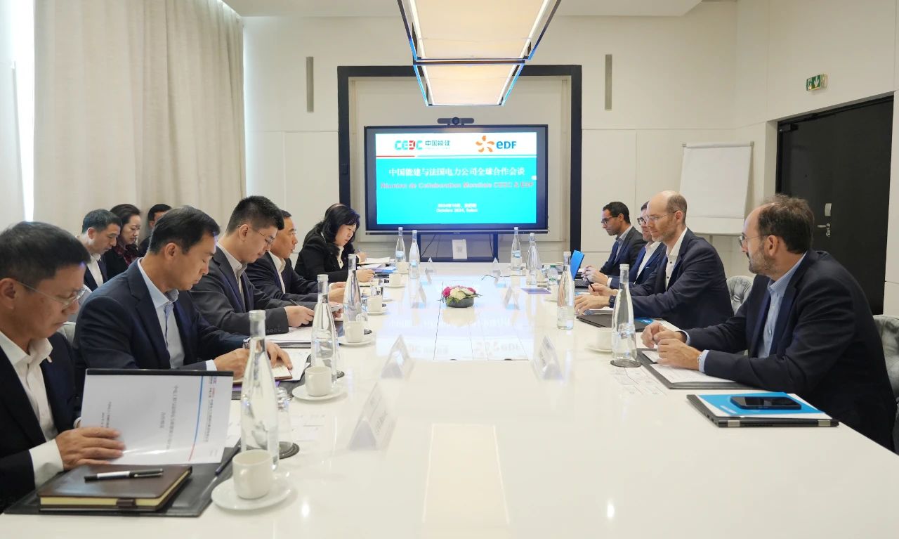 中國能建黨委書記、董事長(zhǎng)宋海良與法國電力公司新能源集團(tuán)執(zhí)行總裁塞德里克·勒布塞會(huì)談