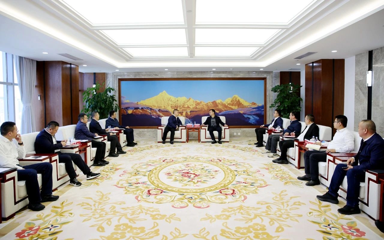大唐云南公司黨委書記、董事長(zhǎng)王繼才與中鐵十局集團(tuán)有限公司總經(jīng)理、黨委副書記范中兵會(huì)談