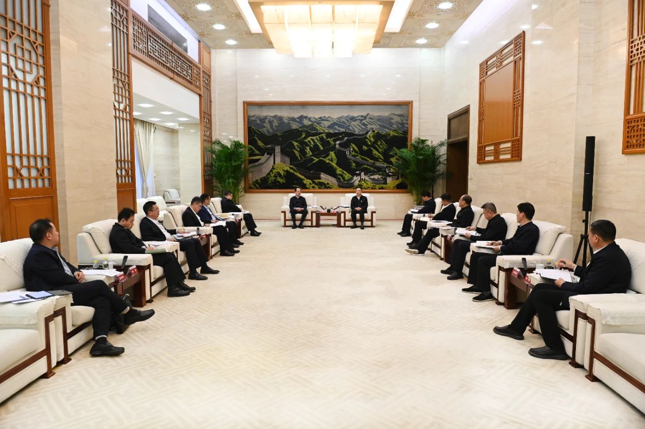 大唐集團黨組書記、董事長鄒磊與中國電建黨委書記、董事長丁焰章會談
