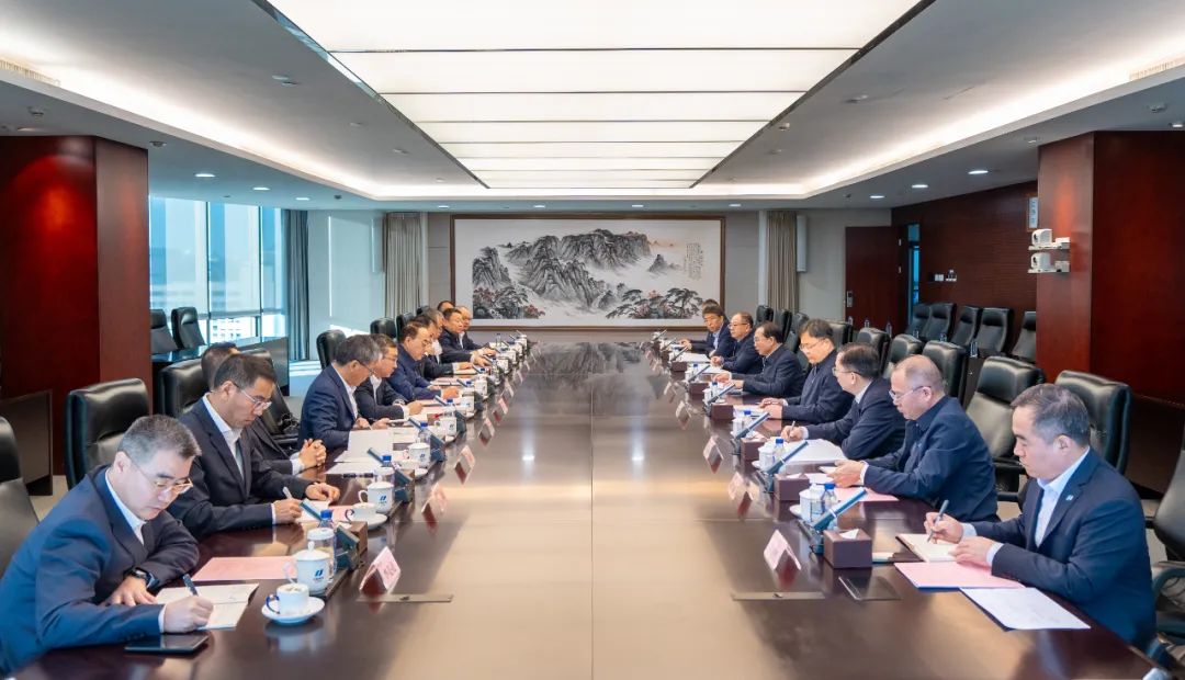 華電集團(tuán)黨組書記、董事長江毅會見中國中車黨委書記、董事長孫永才