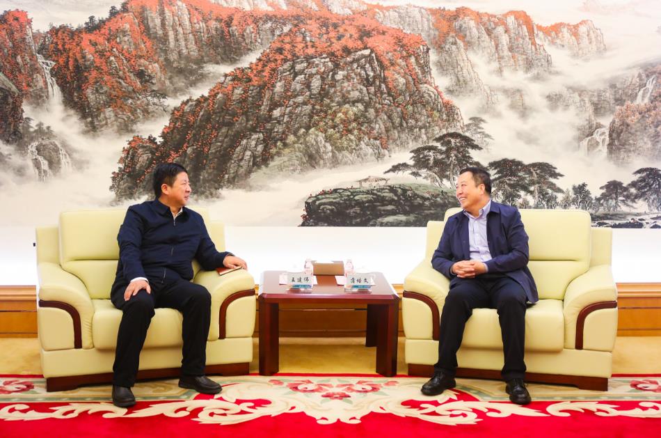 大唐甘肅公司黨委書(shū)記、董事長(zhǎng)王建偉與甘肅電投集團(tuán)黨委書(shū)記、董事長(zhǎng)蒲培文會(huì)談