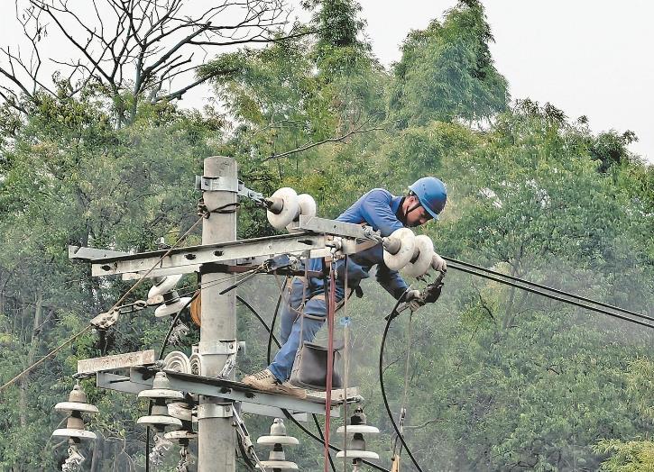 村里新建農排抽水站,架好桿線只待送電