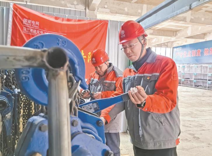 李俊鵬：走南闖北建電網(wǎng)，施工細(xì)節(jié)見真章
