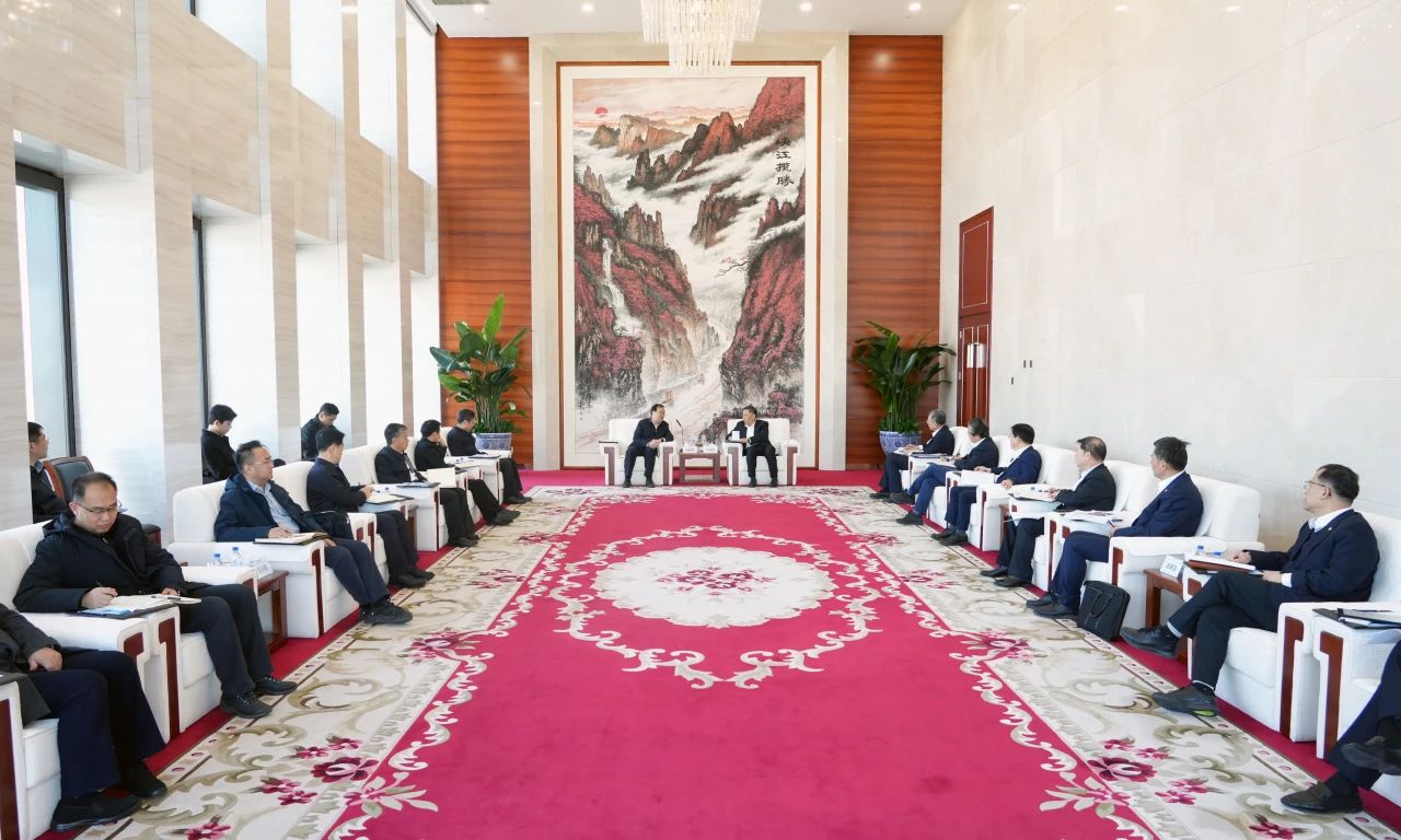 中國(guó)能建董事長(zhǎng)宋海良、總經(jīng)理倪真與中國(guó)南水北調(diào)集團(tuán)董事長(zhǎng)汪安南、總經(jīng)理孫志禹會(huì)談