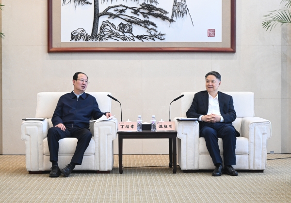 丁焰章與中國(guó)華能董事長(zhǎng)、黨組書記溫樞剛會(huì)談