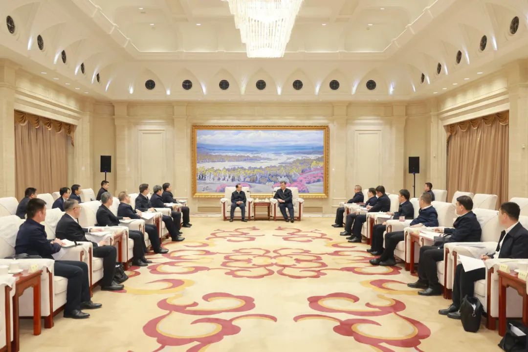 華電集團(tuán)黨組書記、董事長(zhǎng)江毅與新疆維吾爾自治區(qū)主要領(lǐng)導(dǎo)舉行會(huì)談
