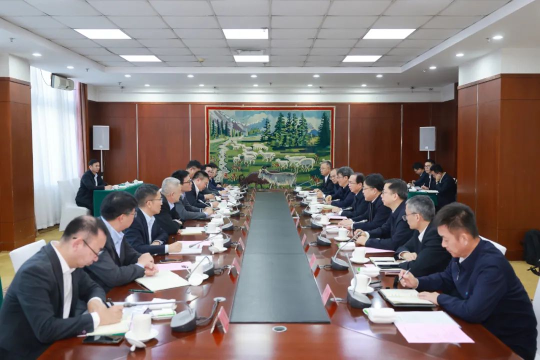 華電集團(tuán)黨組書記、董事長江毅與上海電氣黨委書記、董事長吳磊舉行會談