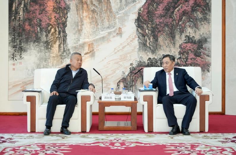 中國能建黨委書記、董事長宋海良與山東發(fā)展集團(tuán)黨委書記、董事長高長生會(huì)談