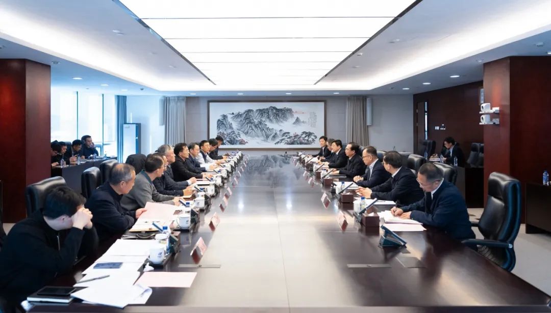 華電集團(tuán)董事長(zhǎng)、黨組書(shū)記江毅與北京市政府黨組成員、副市長(zhǎng)文獻(xiàn)舉行會(huì)談