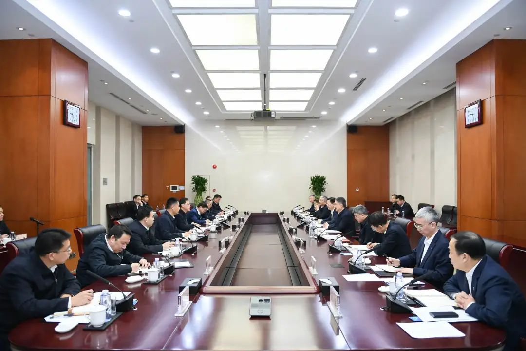 華能集團董事長、黨組書記溫樞剛會見中國安能董事長陳奕輝、總經(jīng)理周慶豐